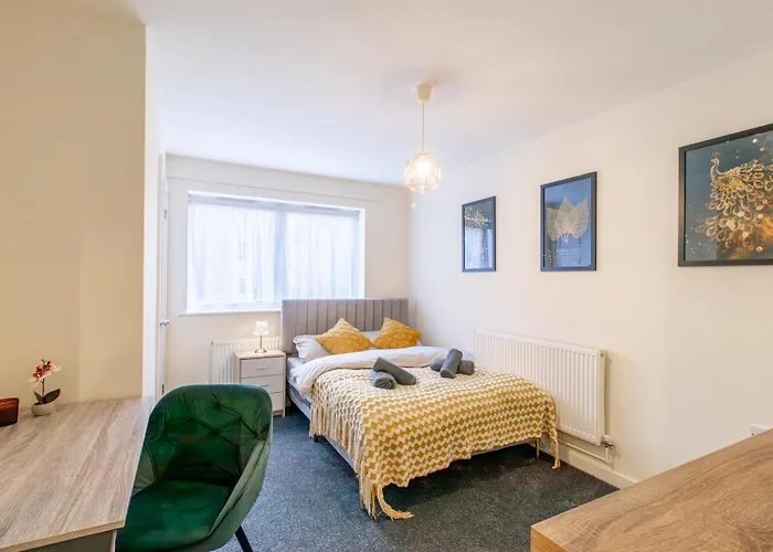 Open Mind Property - Luxury Apartment Near Hospital & Underground Free Parking For 2 Vehicles