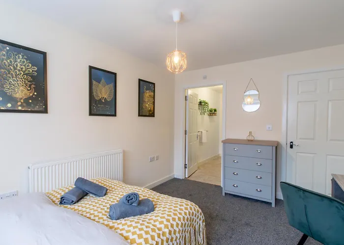 Open Mind Property - Luxury Apartment Near Hospital & Underground Free Parking For 2 Vehicles